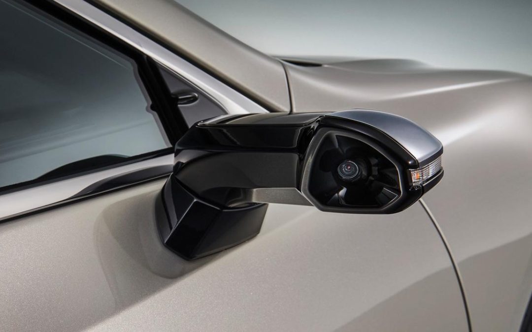 Lexus dumps side mirrors for sleek digital camera on next ES